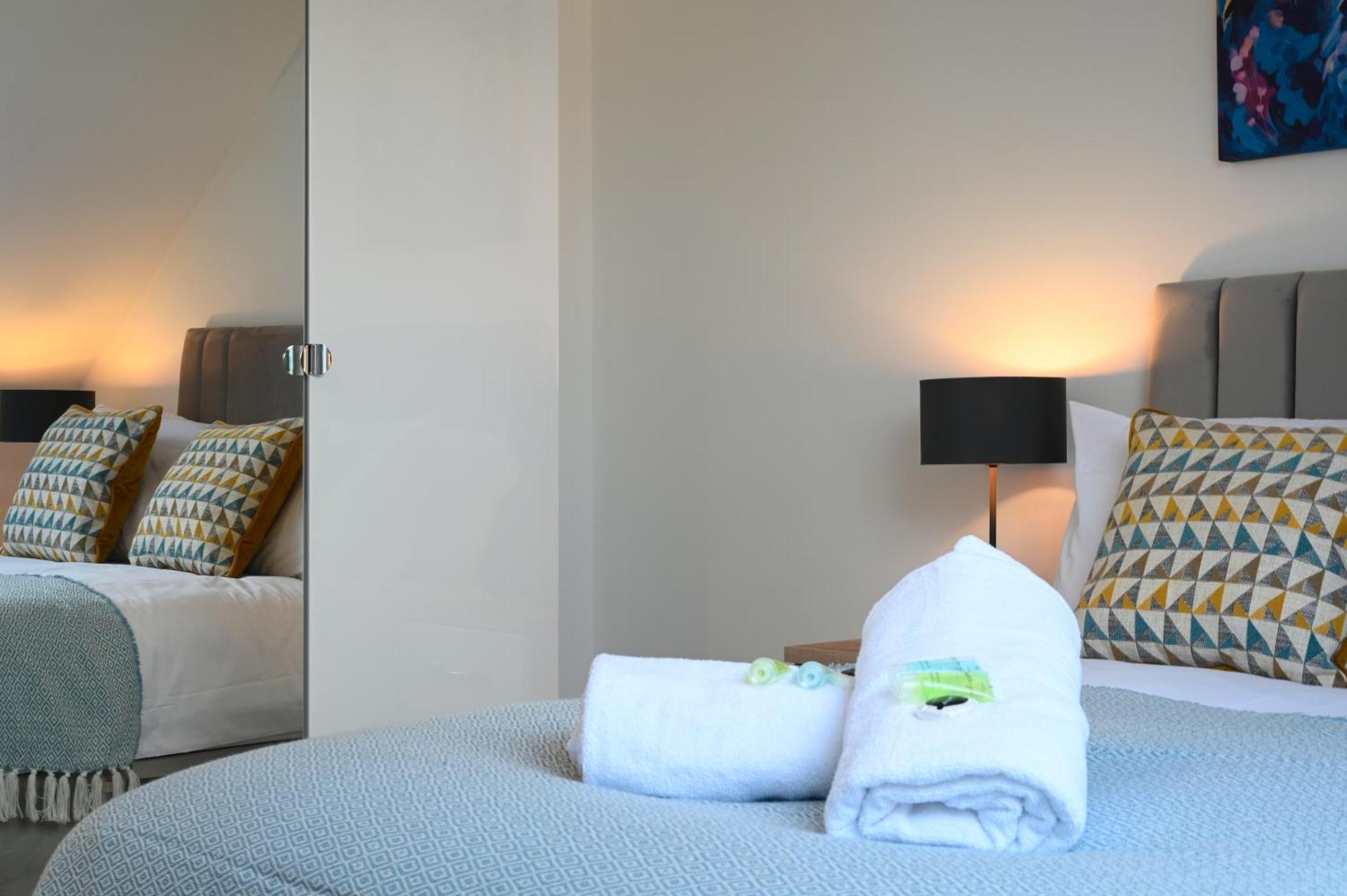 Luxury 4 Bed House With Gated Parking In The Heart Of Birmingham! Apartment Exterior photo